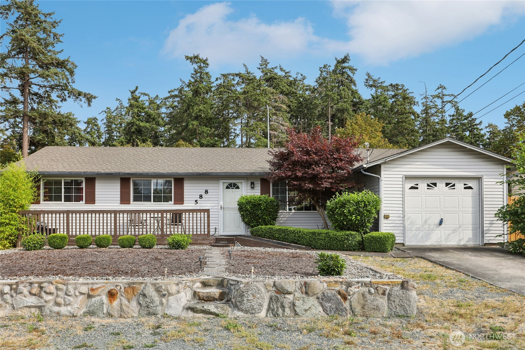 588 NE Harvest Drive, Oak Harbor, WA 98277