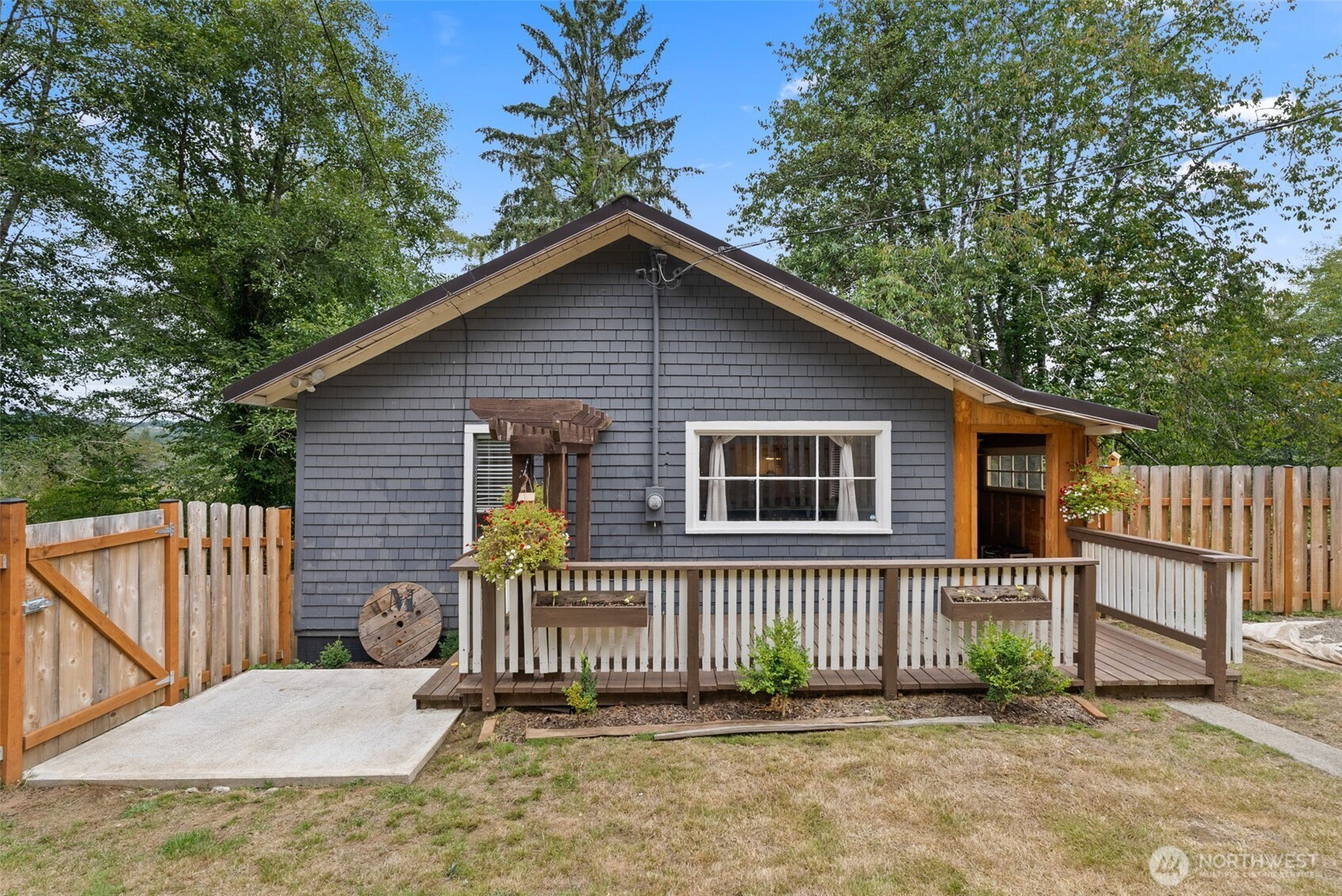 257 State Route 6, Raymond, WA 98577