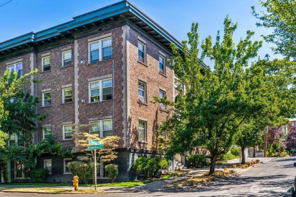 1052 E Thomas Street, Seattle, WA 98102