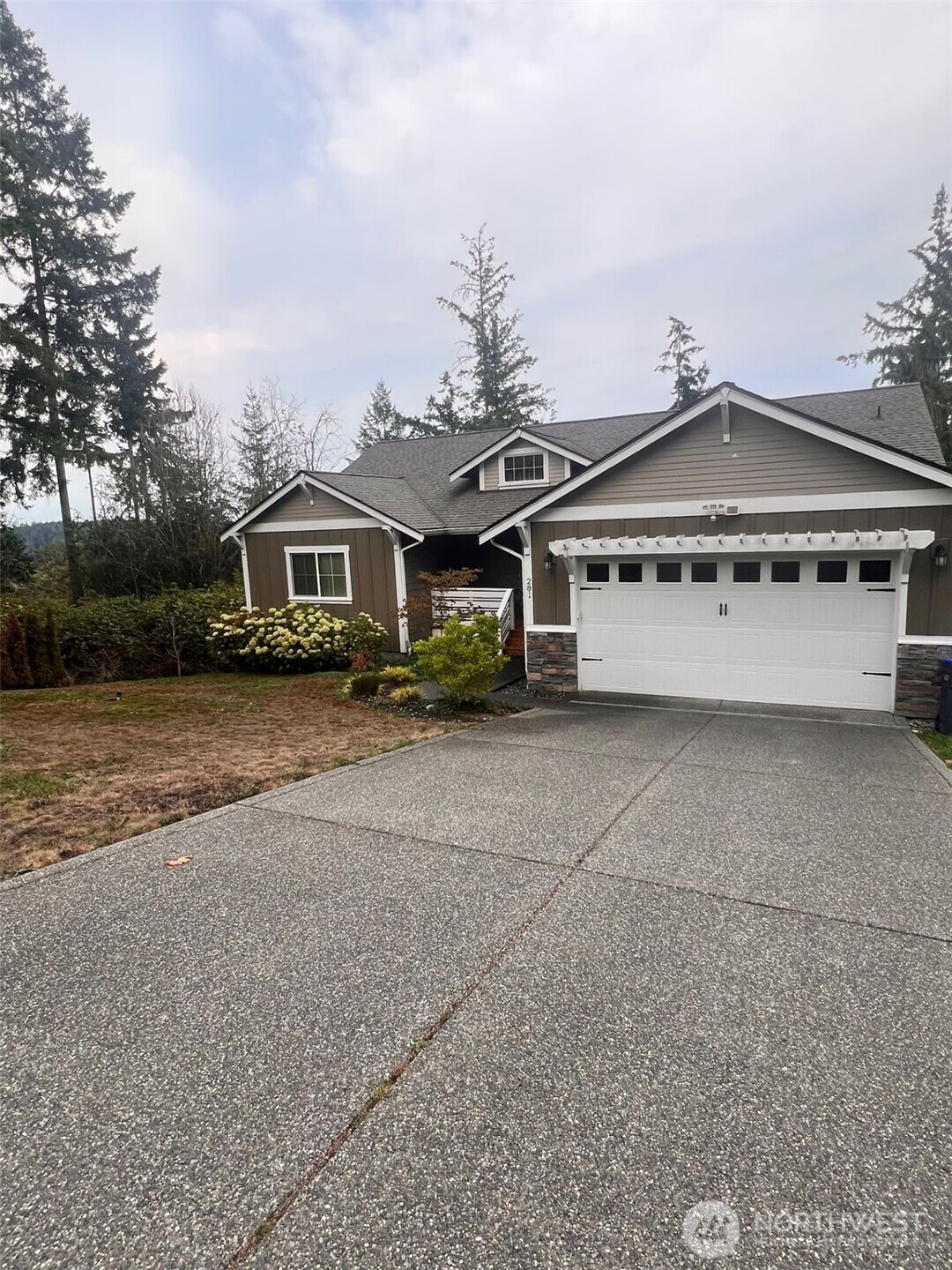 281 E Mountain View Drive, Allyn, WA 98524