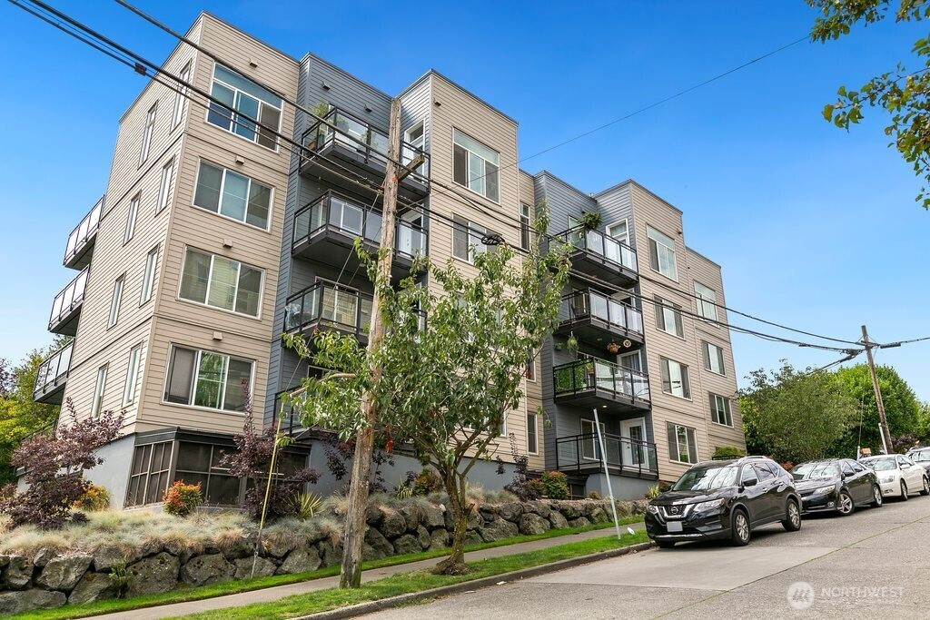 3202 SW Avalon Way, Seattle, WA 98126