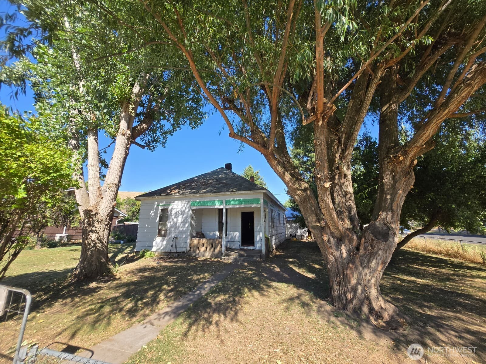 100 Main Street, Starbuck, WA 99359