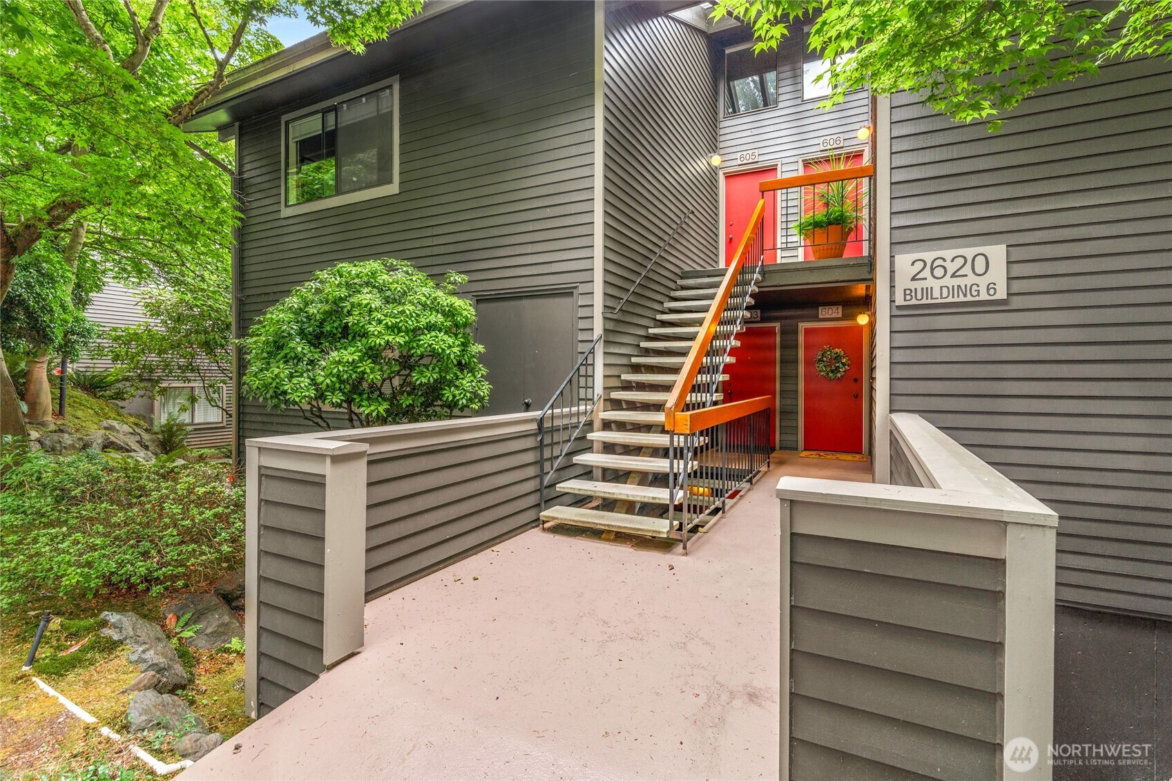 2620 4th Avenue N, Seattle, WA 98109