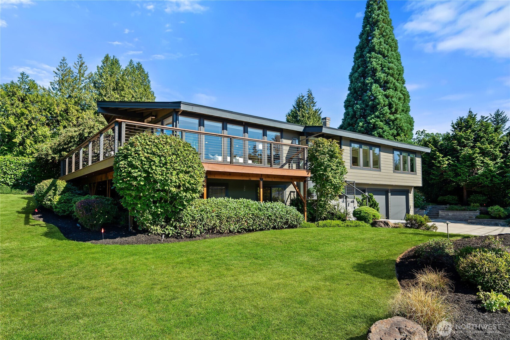 2404 64th Avenue SE, Mercer Island, WA 98040