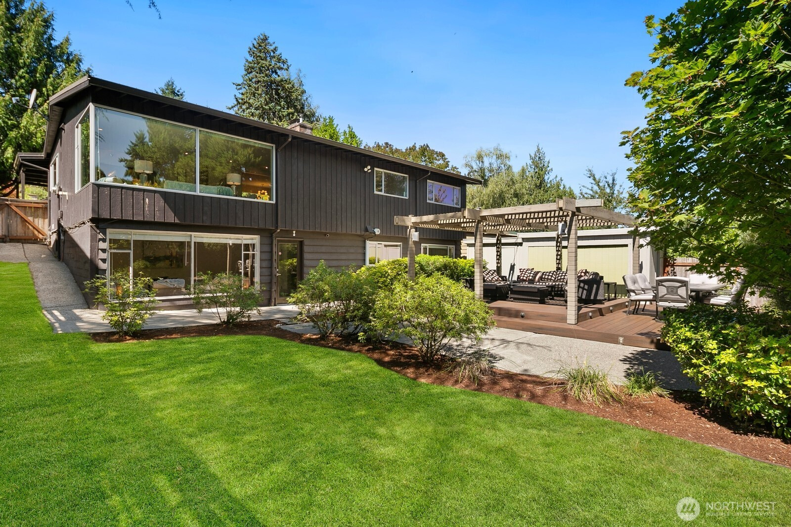 10040 35th Avenue NE, Seattle, WA 98125