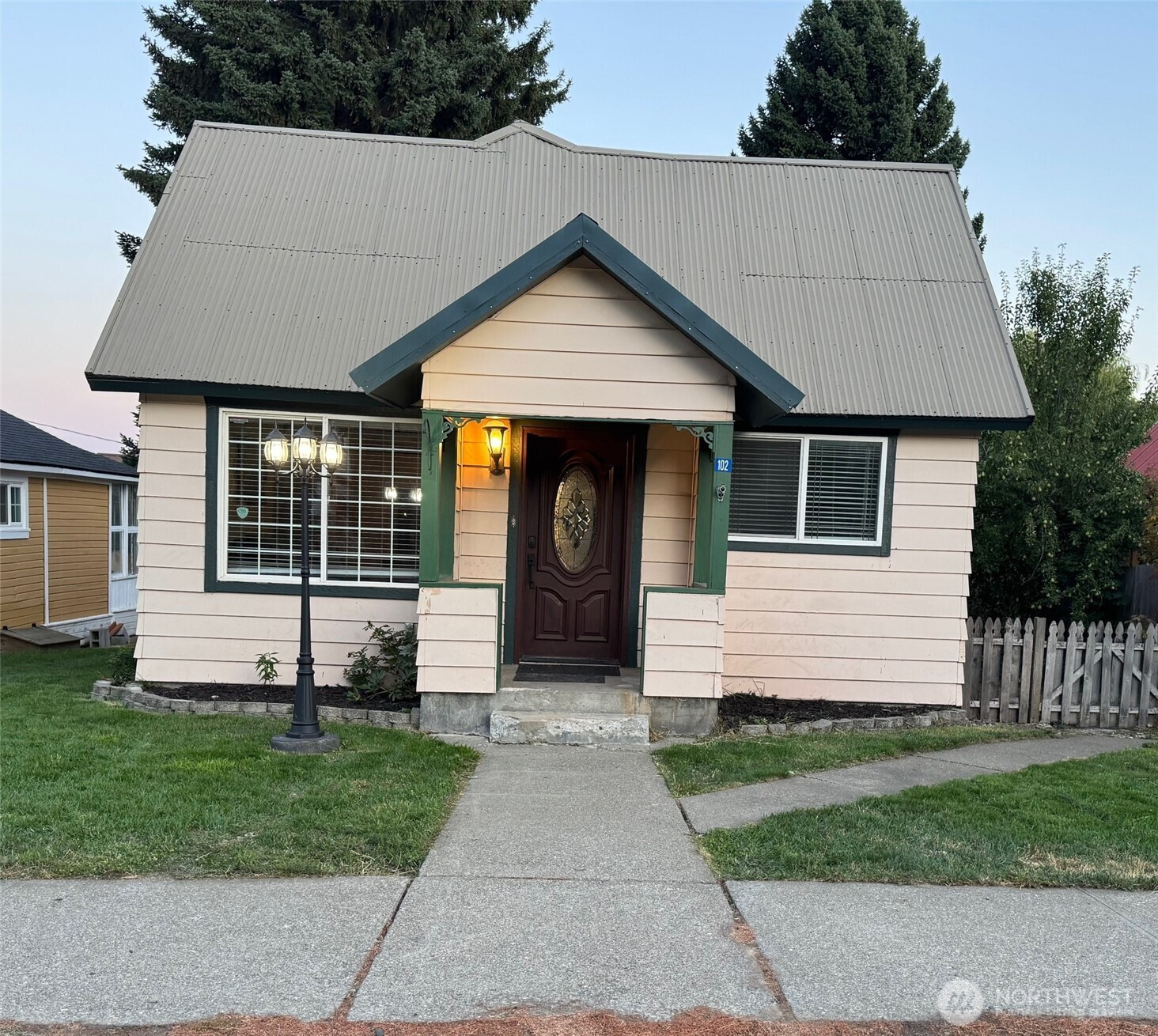 102 W Utah Avenue, Roslyn, WA 98941
