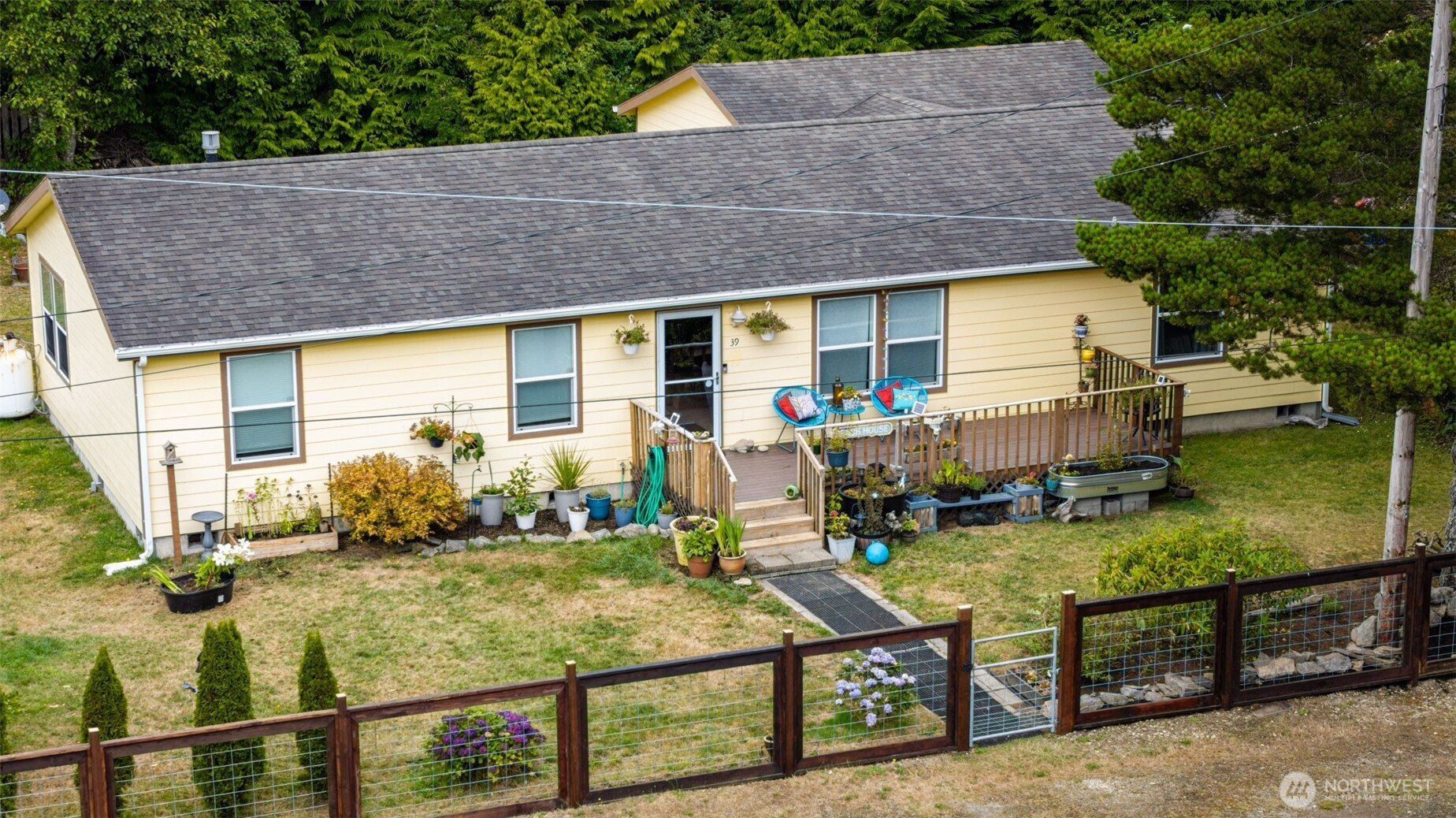 39 Paradise Lane, Pacific Beach, WA 98571