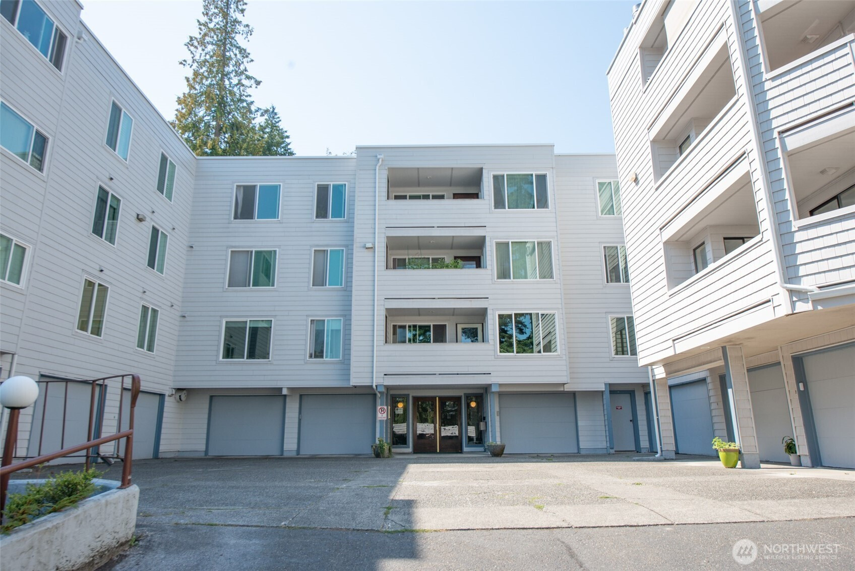 17417 Ashworth Avenue N, Shoreline, WA 98133
