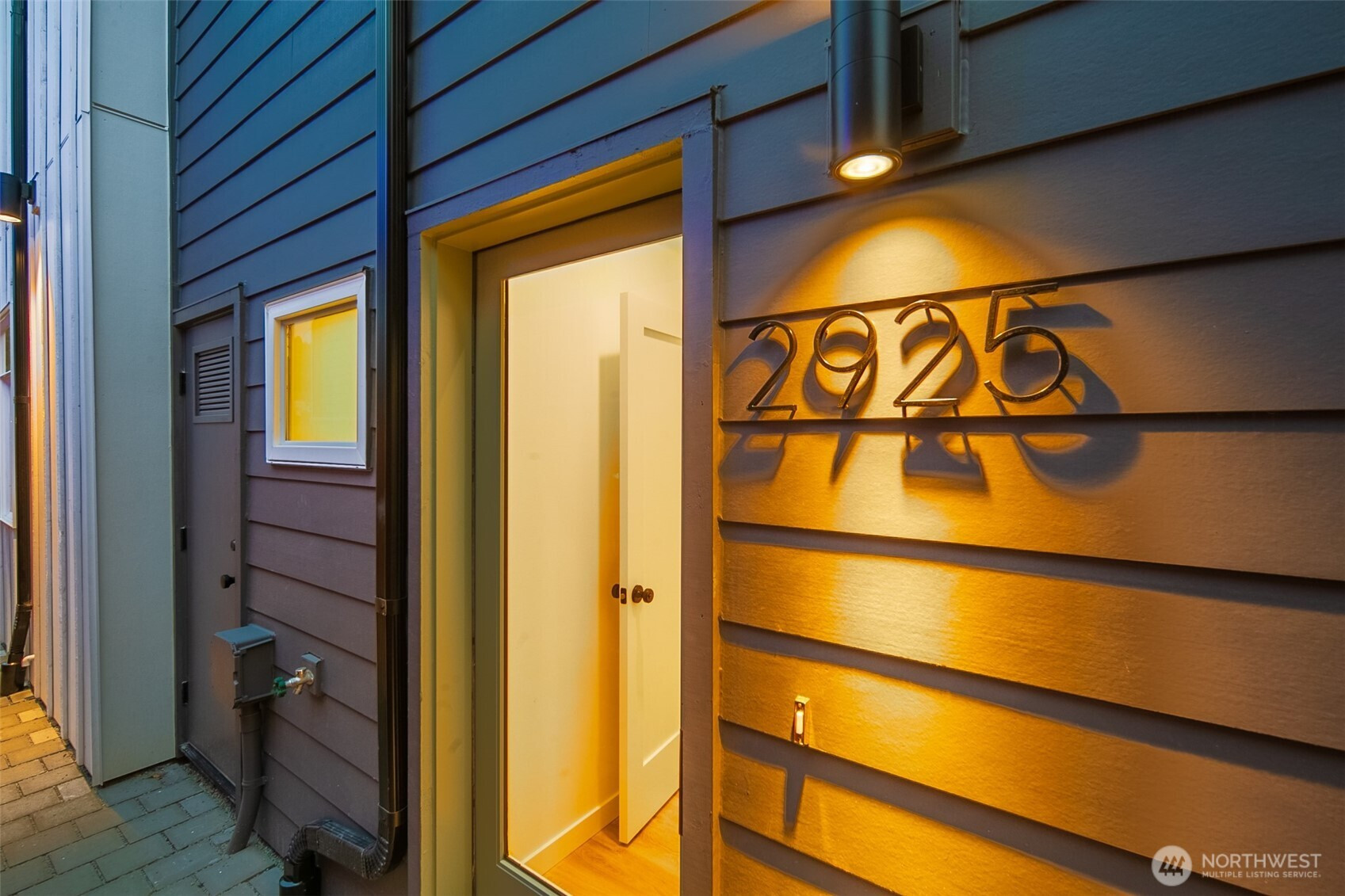 2925 39th Avenue SW, Seattle, WA 98116