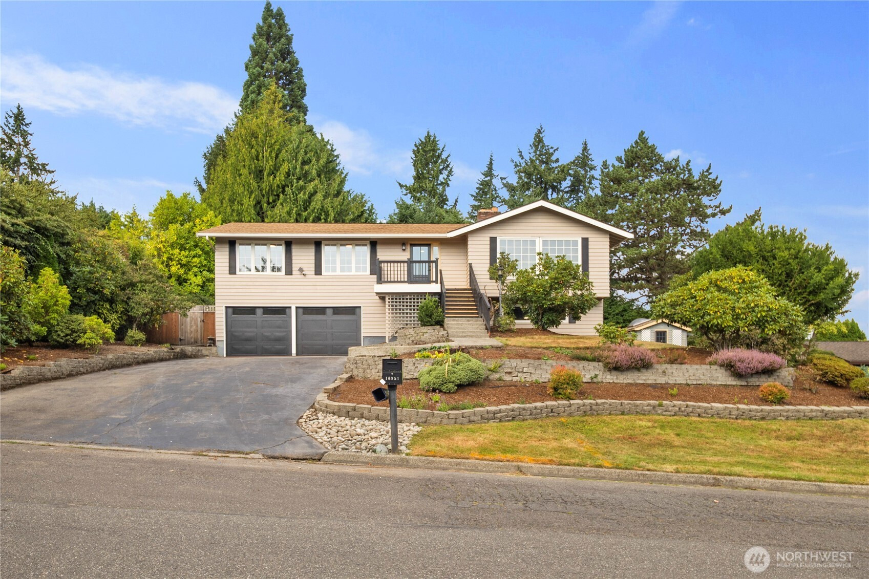 16851 105th Avenue NE, Bothell, WA 98011