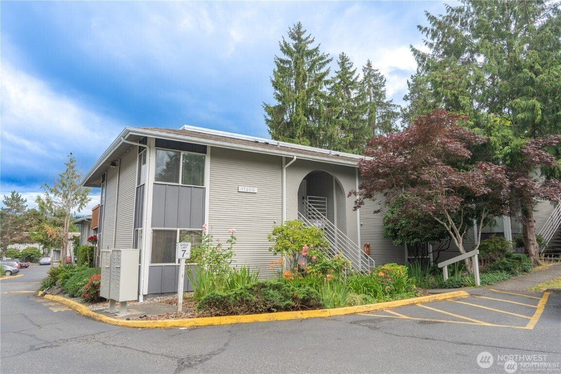 17203 NE 45th Street, Redmond, WA 98052