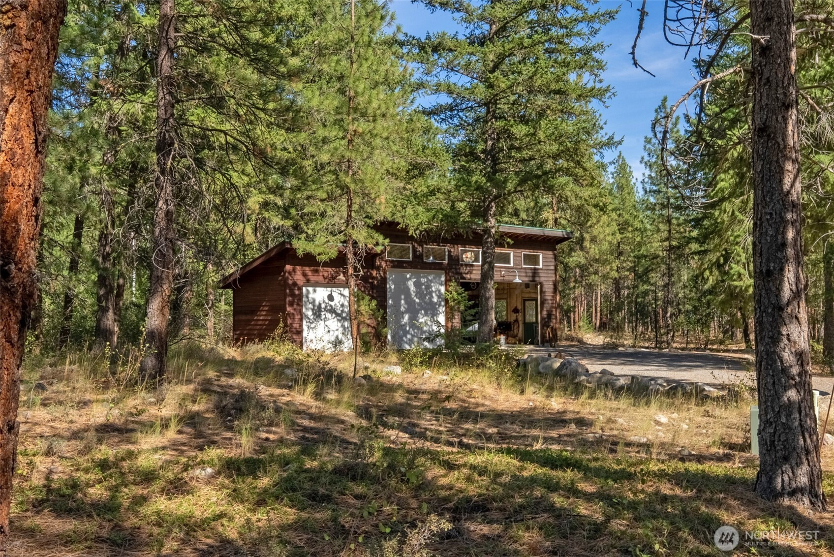 15 Deer Run Loop Rd, Winthrop, WA 98862