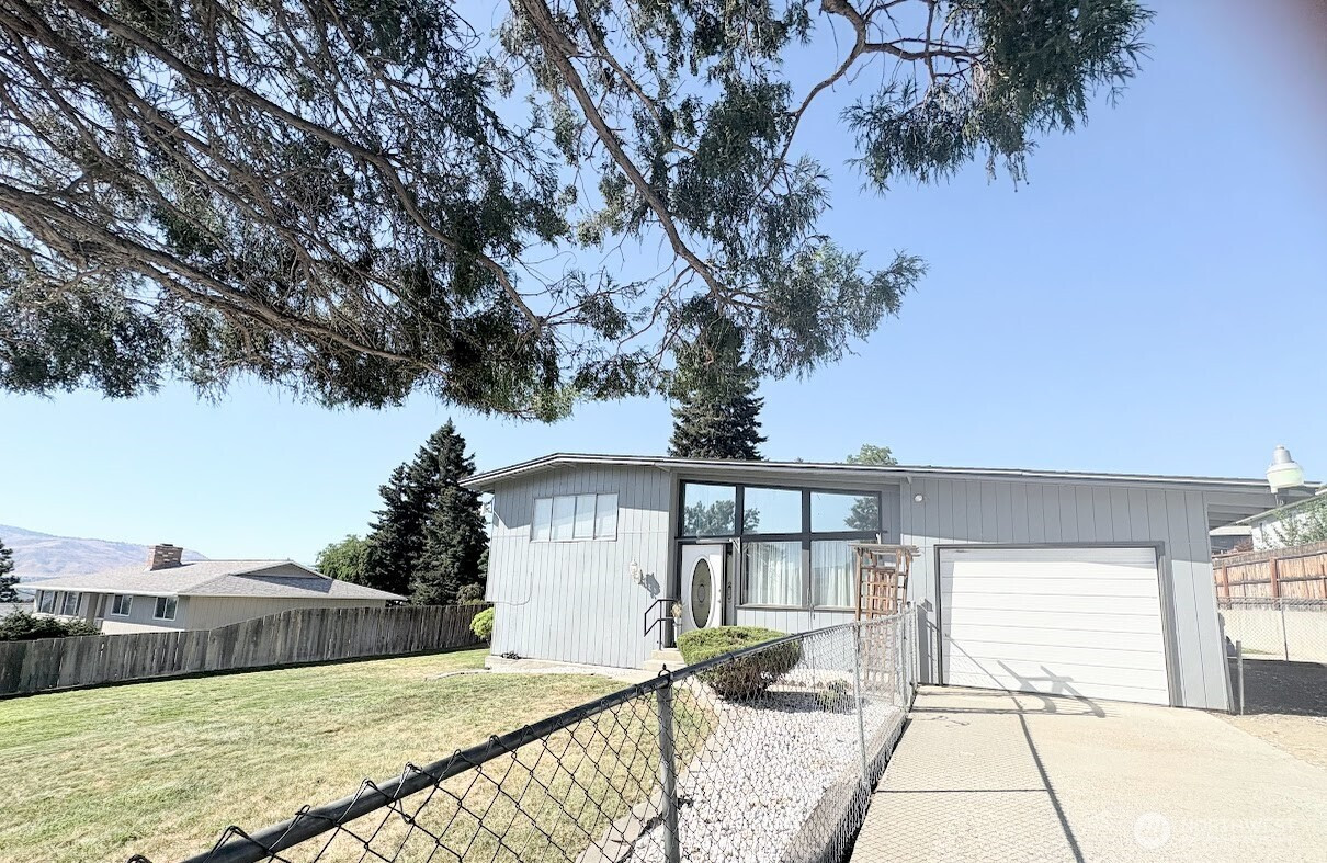 1723 NE 7th Street, East Wenatchee, WA 98802
