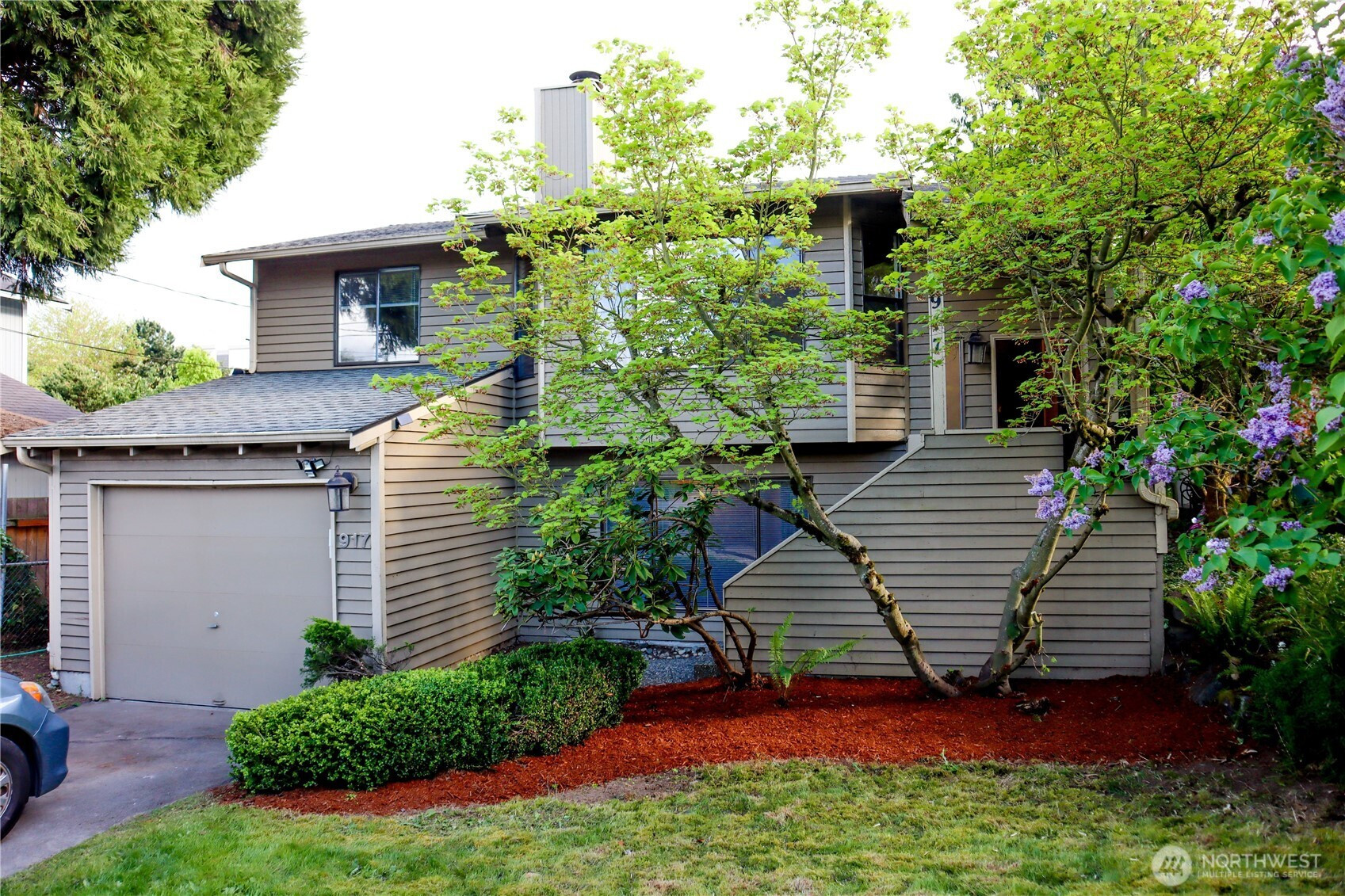 917 N 100th Street, Seattle, WA 98133