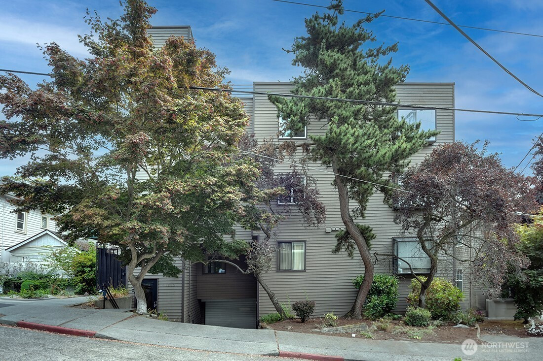 1312 6th Avenue N, Seattle, WA 98109