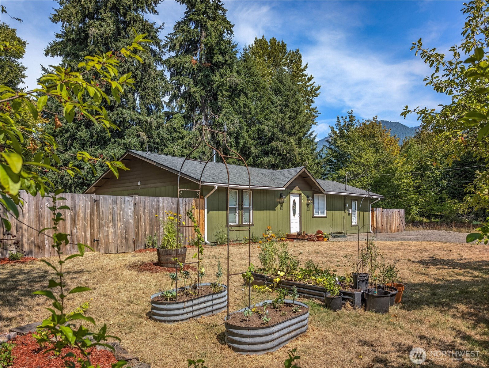 105 E Gharet Road, Randle, WA 98377