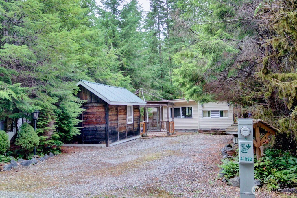 32 Branch Circle, Deming, WA 98244