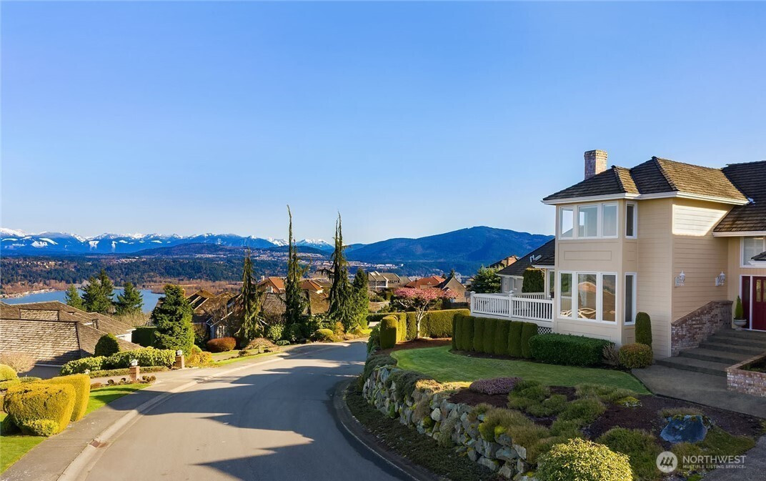 4451 175th PL SE, Bellevue, WA 98006