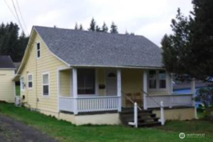 1052 Ballentine Street, Raymond, WA 98577