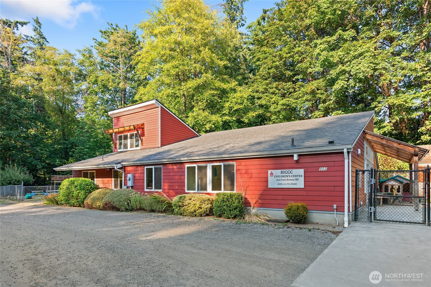 502 Cave Avenue NE, Bainbridge Island, WA 98110