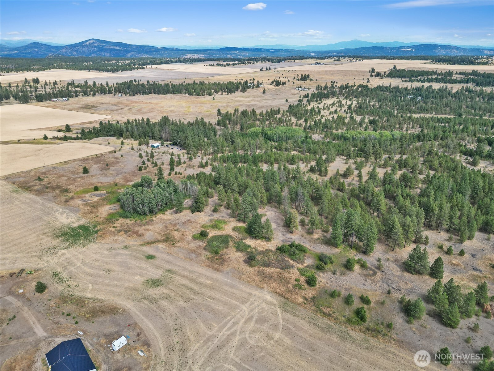 228 W Four Mound Road, Nine Mile Falls, WA 99026