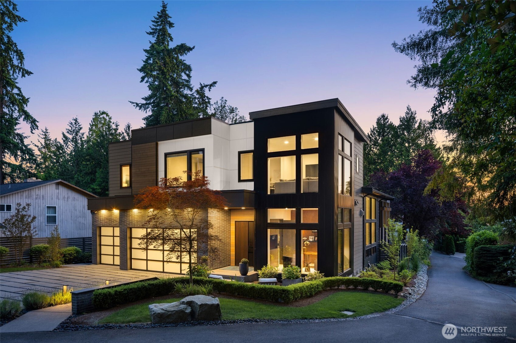 1215 96th Avenue SE, Bellevue, WA 98004