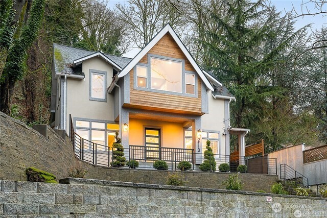 2113 Aurora Avenue N, Seattle, WA 98109
