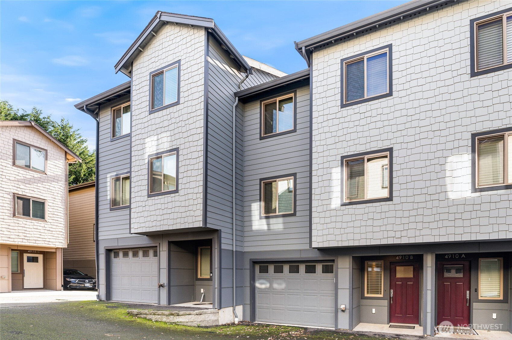4910 S Willow Street, Seattle, WA 98118