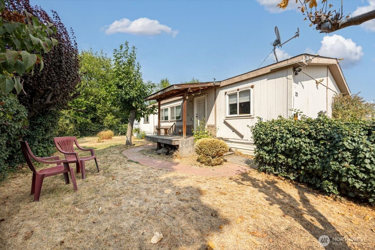 205 Pleasant Avenue, Grandview, WA 98930