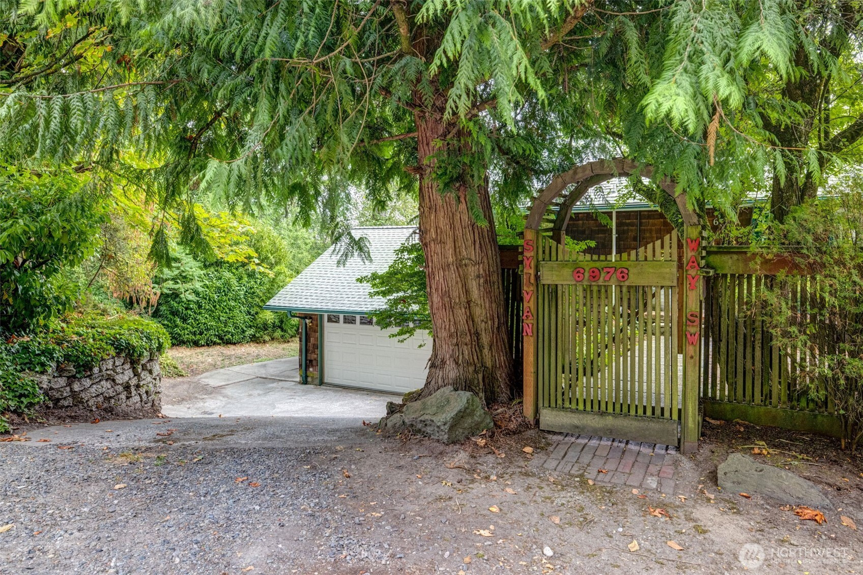 6976 Sylvan Way SW, Seattle, WA 98106