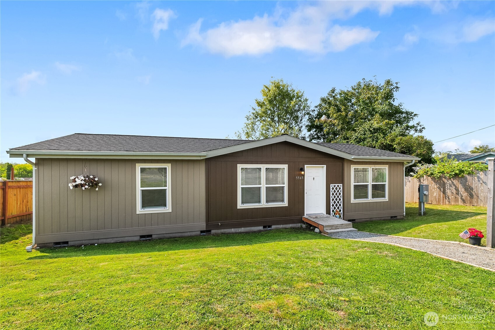 5565 Hillvue, Blaine, WA 98230