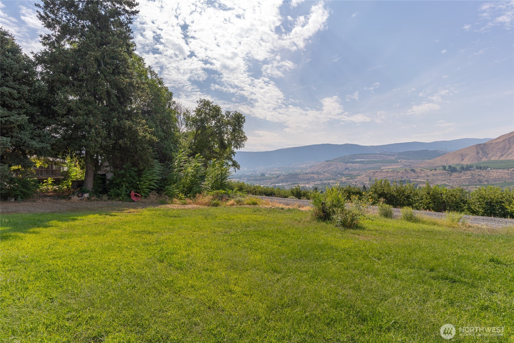 1880 8th Street SE, East Wenatchee, WA 98802