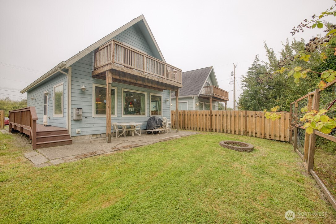 133 N 1st Street, Pacific Beach, WA 98571
