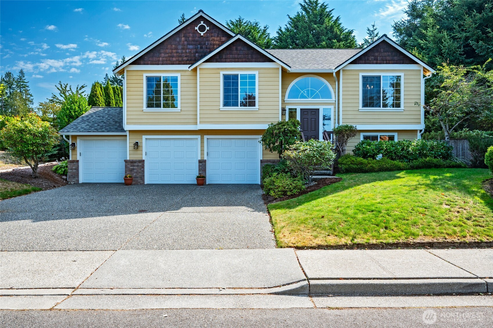 19407 70th Avenue W, Lynnwood, WA 98036