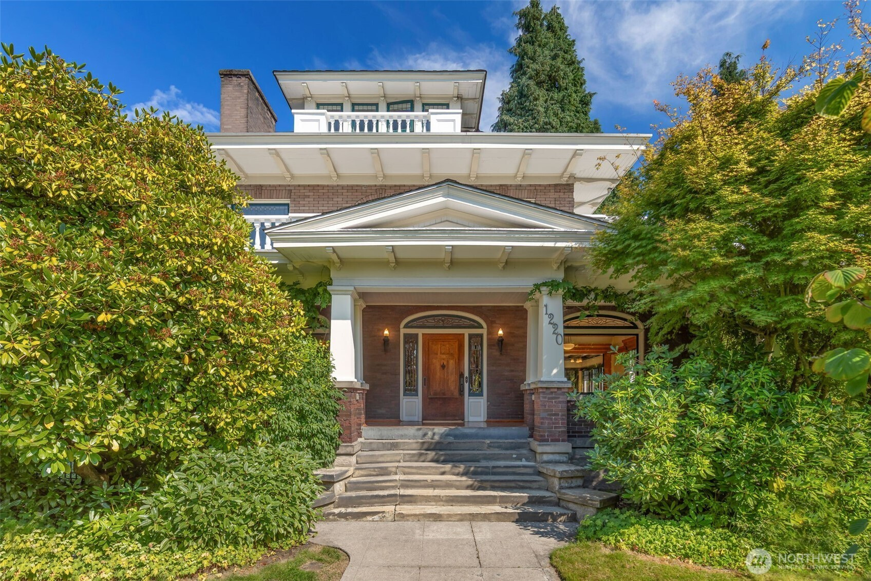 1220 10th Avenue E, Seattle, WA 98102