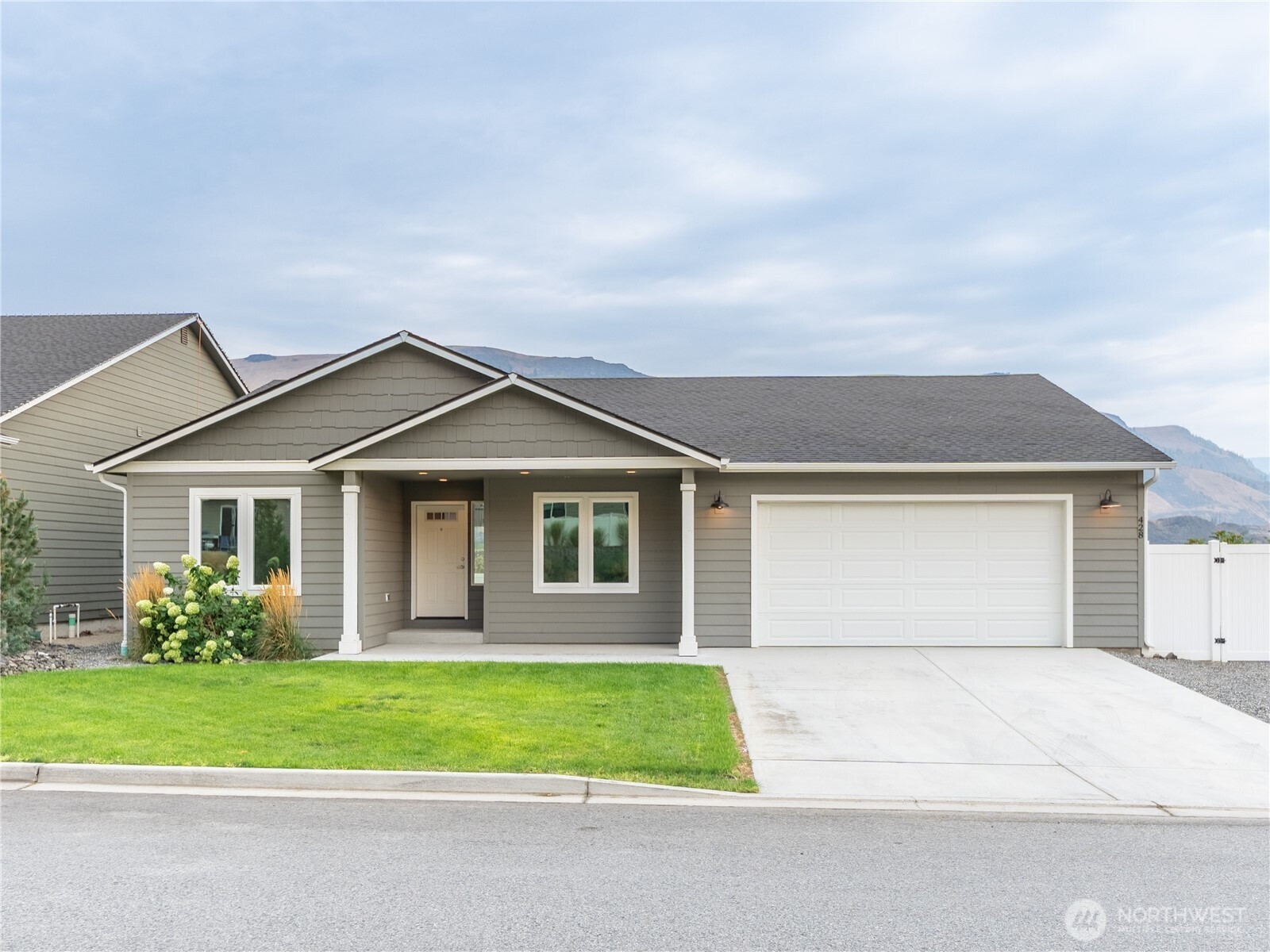 428 Hammond Lane, Rock Island, WA 98850