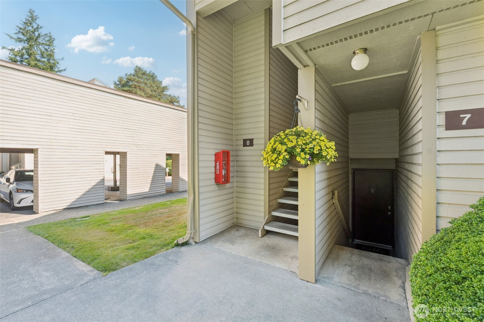 14717 NE 44th Pl, Bellevue, WA 98007
