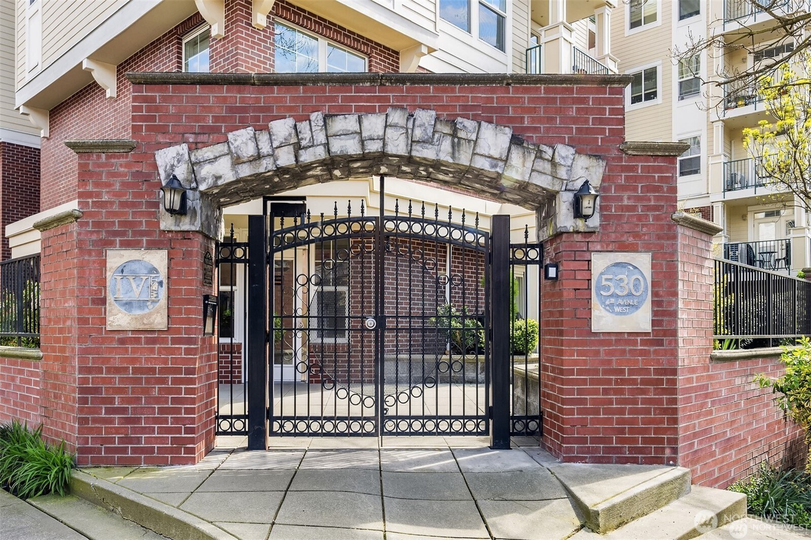 530 4th Avenue W, Seattle, WA 98119