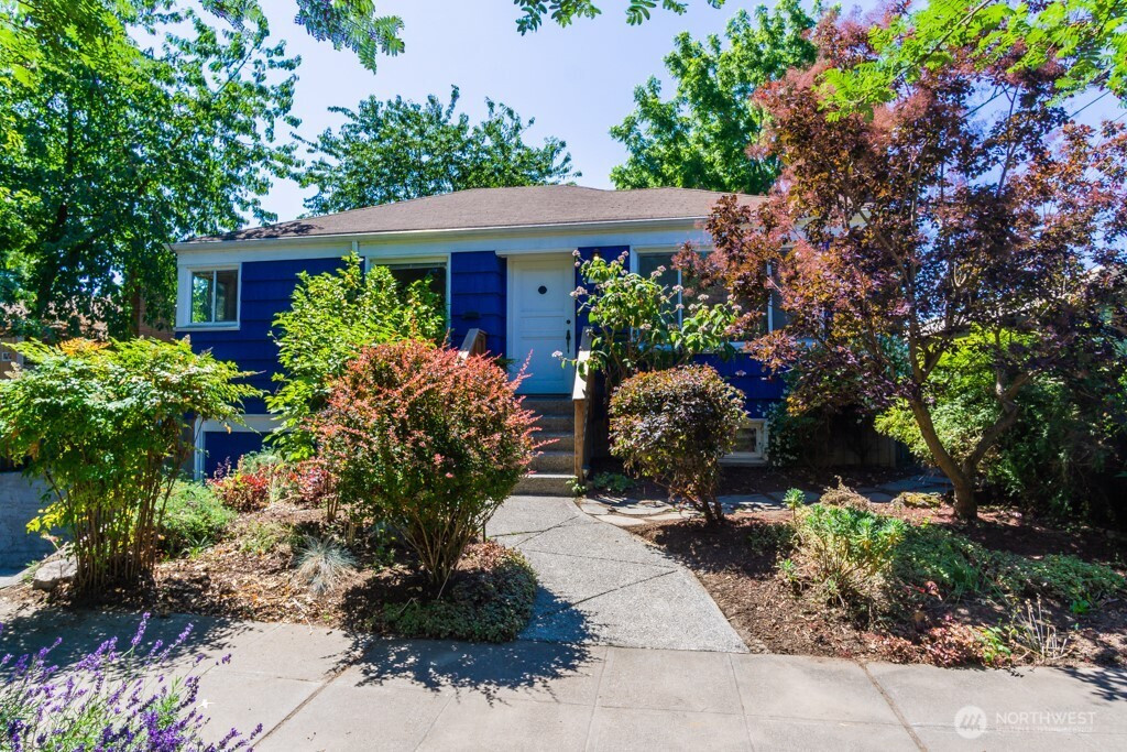 8049 Wallingford Avenue N, Seattle, WA 98103