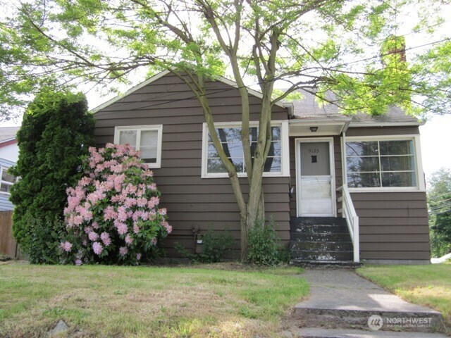 9125 5th Avenue NE, Seattle, WA 98115