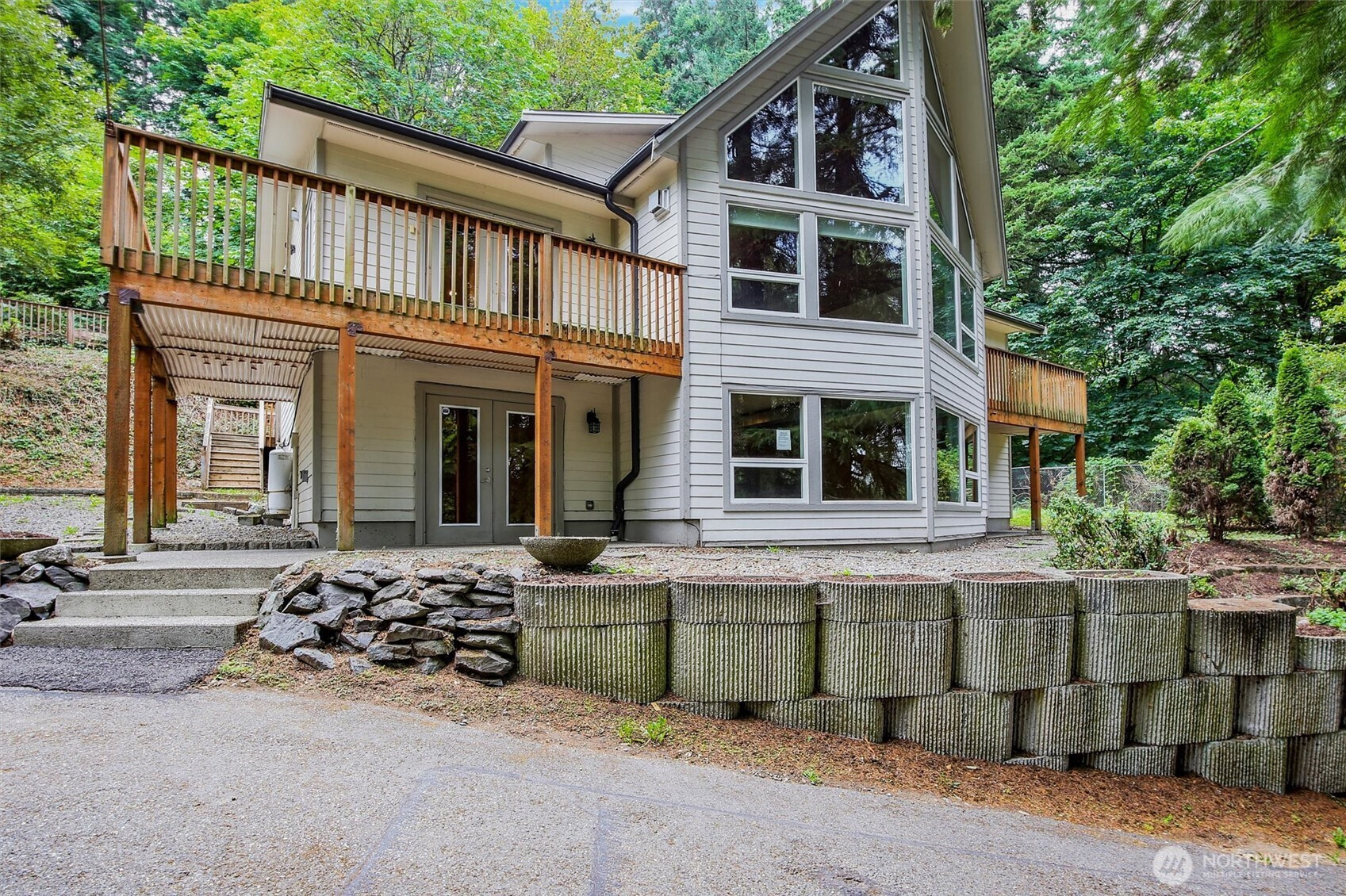 3724 Pioneer Way E, Tacoma, WA 98443