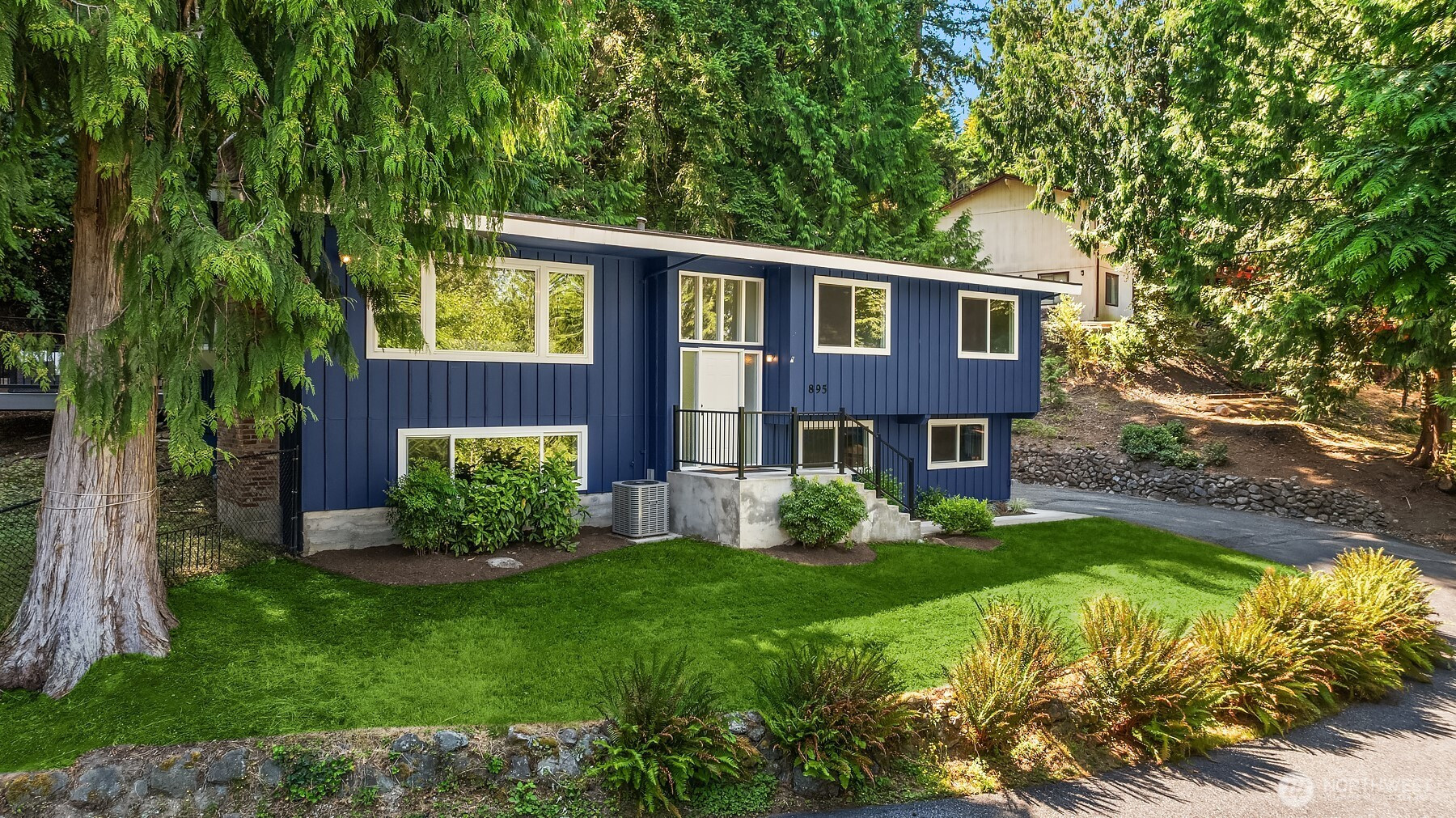 895 Wildwood Boulevard SW, Issaquah, WA 98027