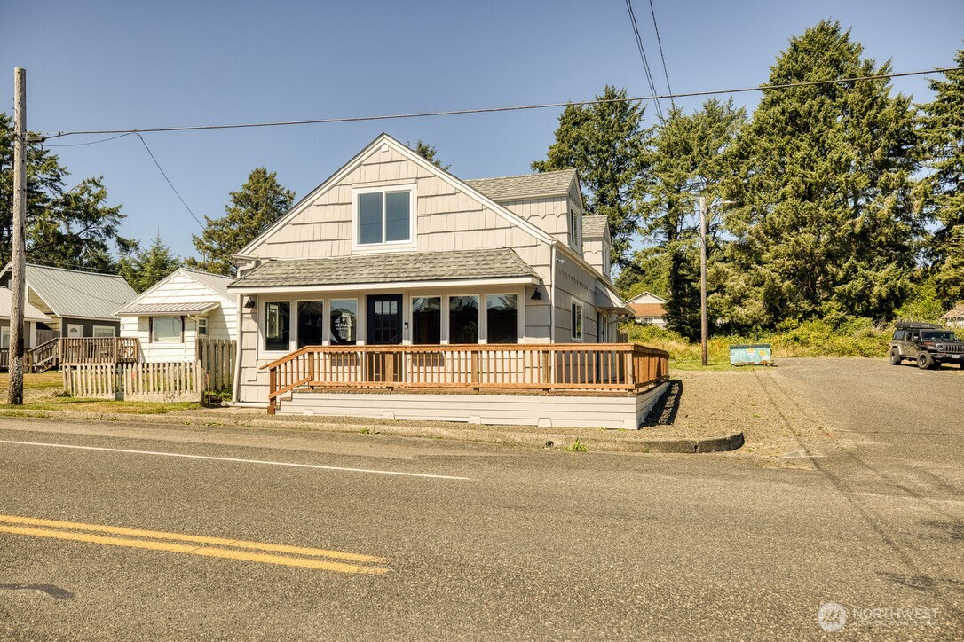 40 Main Street, Pacific Beach, WA 98571