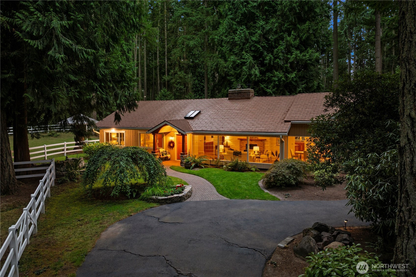 16 Bridlewood Circle, Kirkland, WA 98033