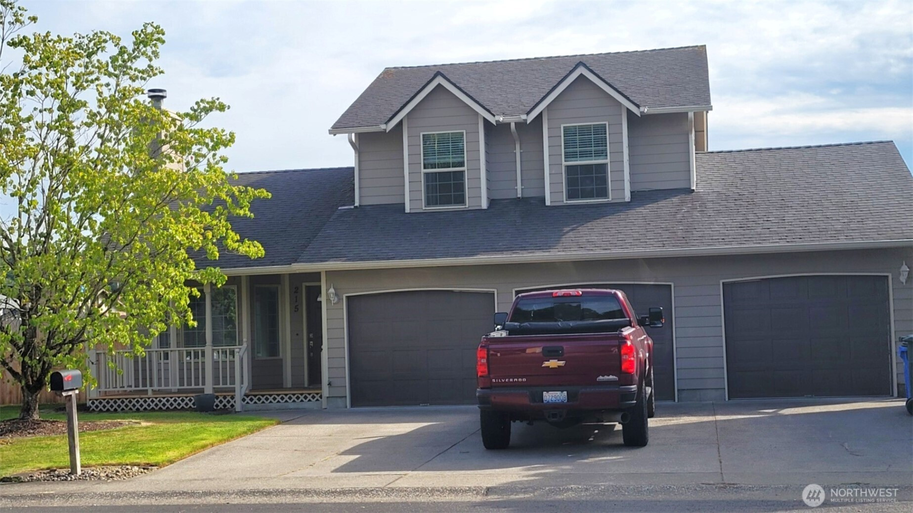 215 Sparks Drive, Kelso, WA 98626