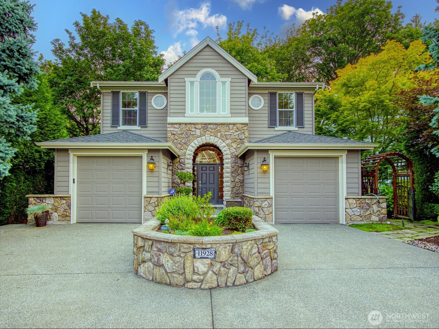 11928 158th Ave NE, Redmond, WA 98052