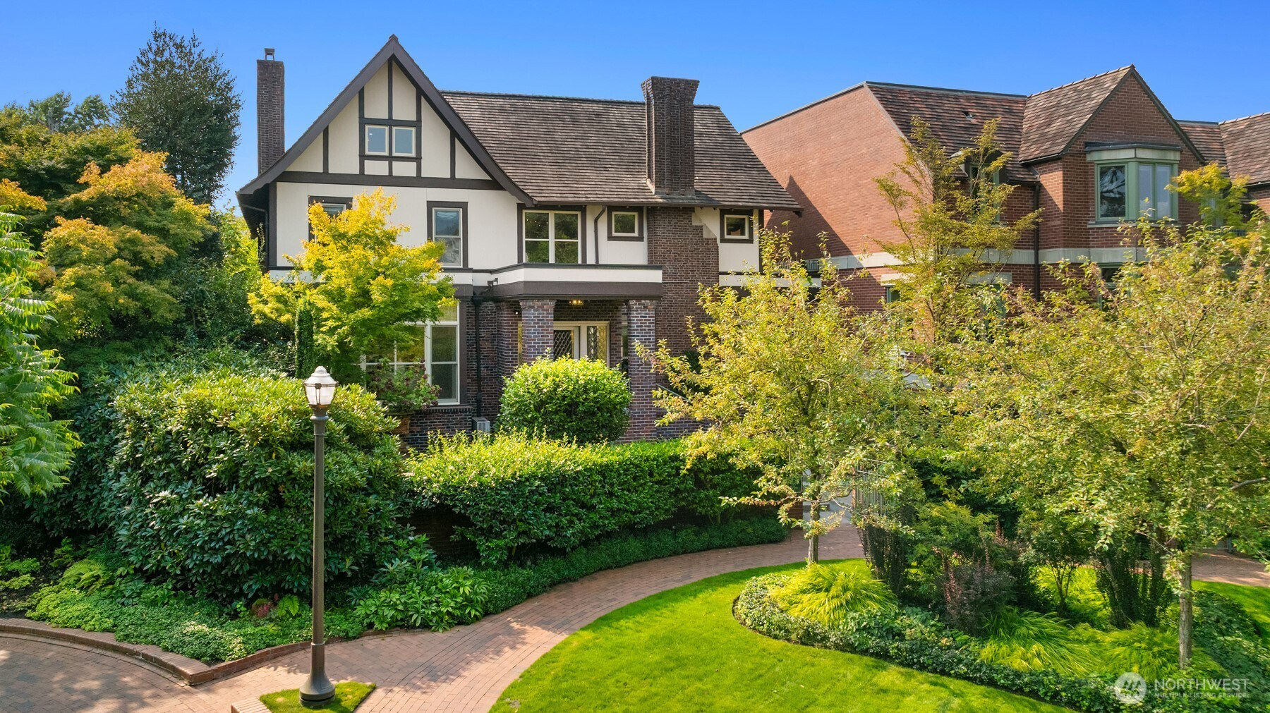 718 E Aloha Street, Seattle, WA 98102