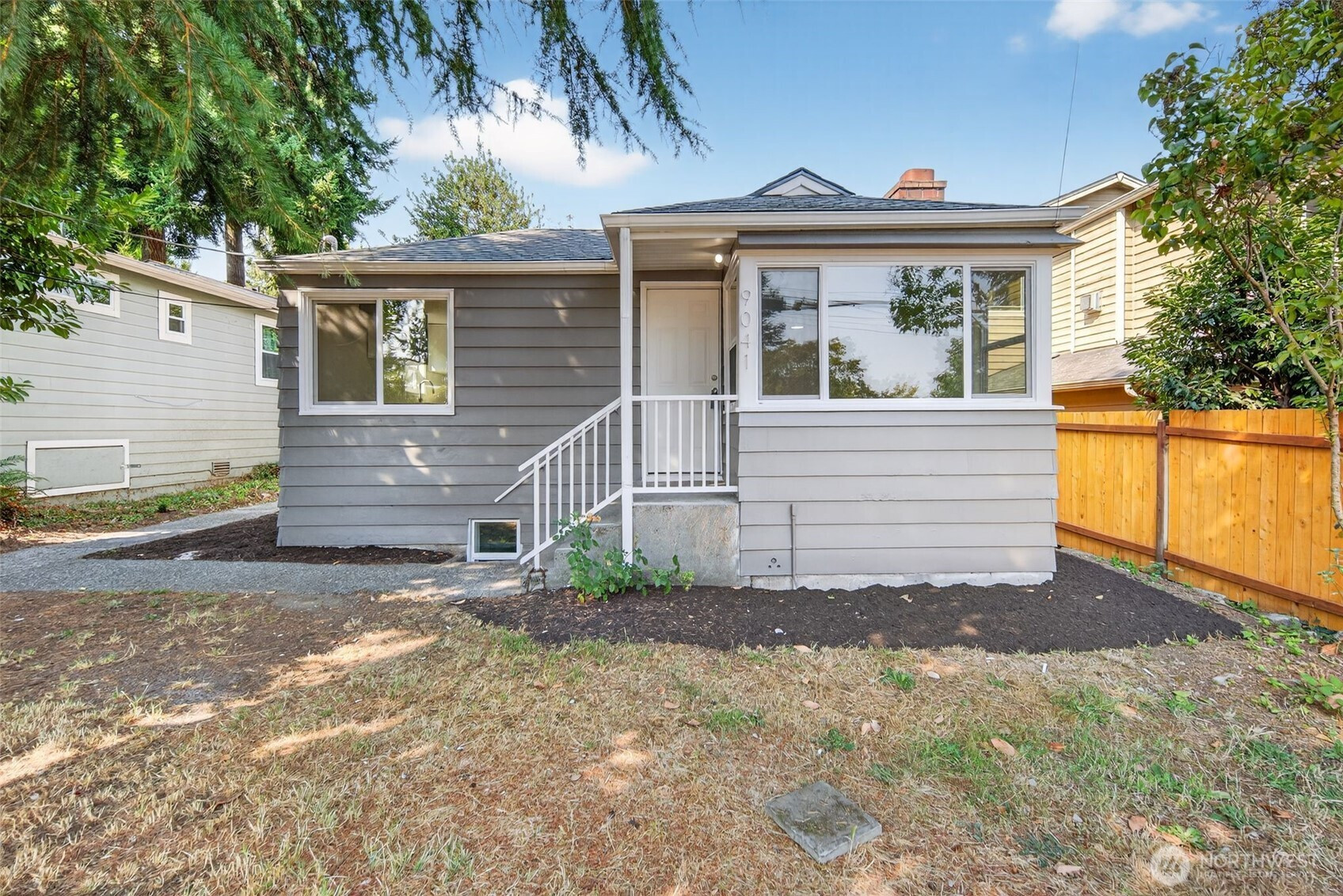 9041 7th Avenue NW, Seattle, WA 98117