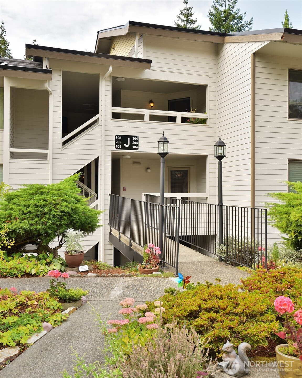 23401 Lakeview Drive, Mountlake Terrace, WA 98043