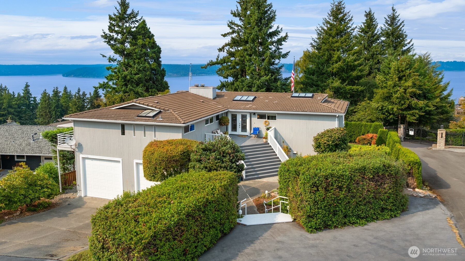 1611 Lowama Lane NE, Tacoma, WA 98422